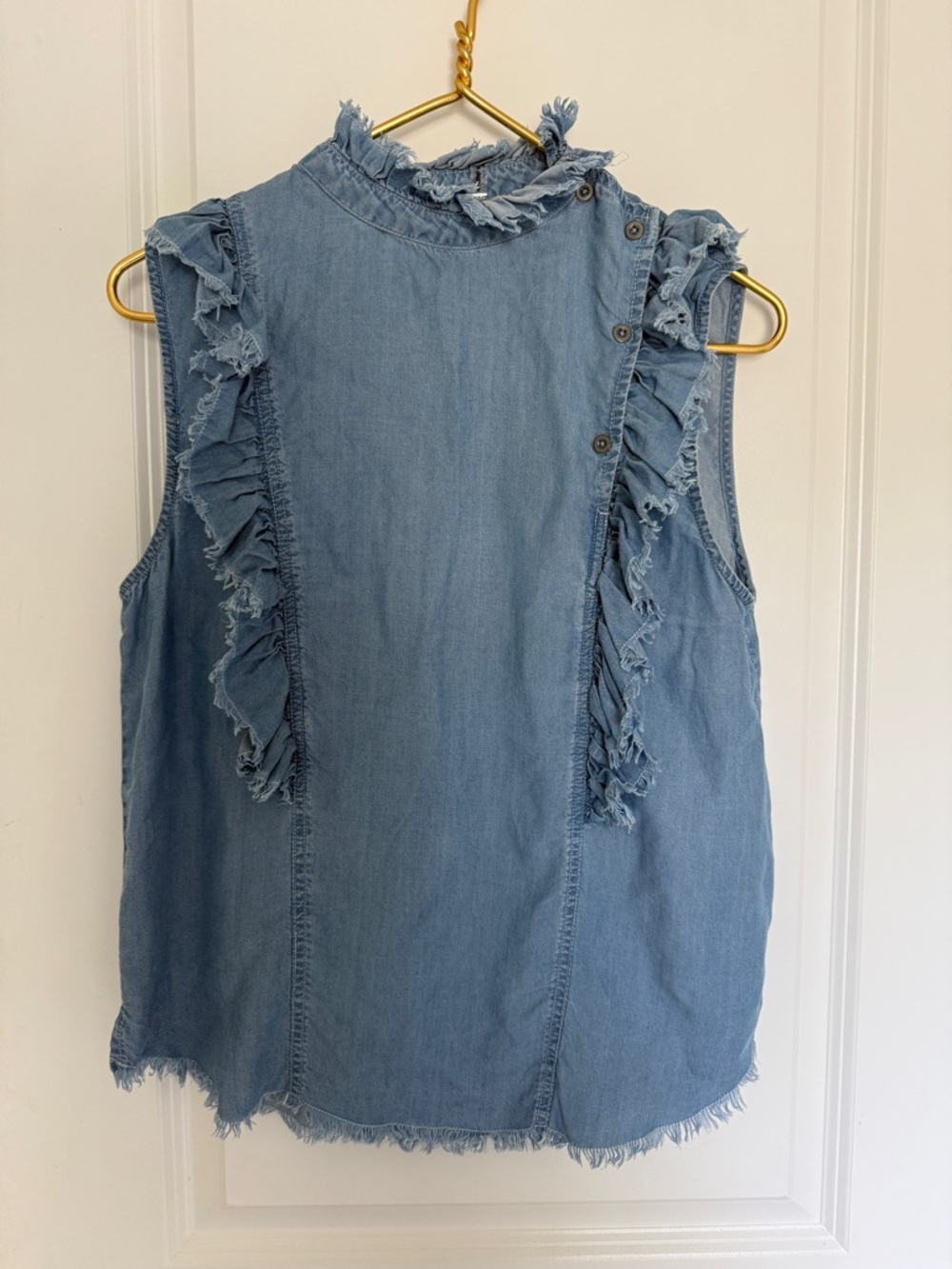 ELAN Sleeveless Ruffle Chambray Top Raw Hem Silver Buttons Size L Boho